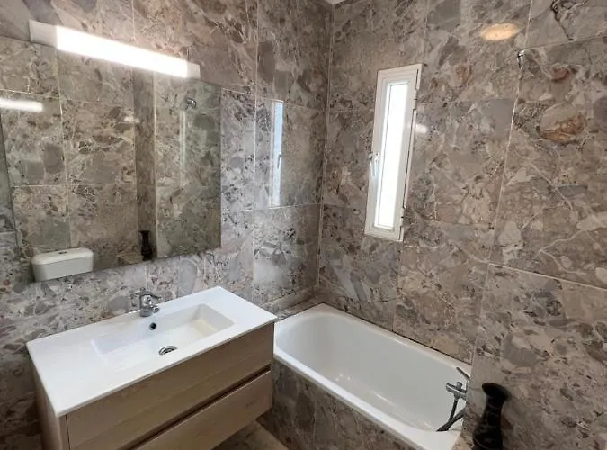 Americas Sea View And Apartman *